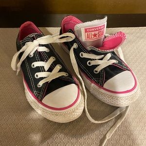Girls size 13 kids converse low tops with double tongue
